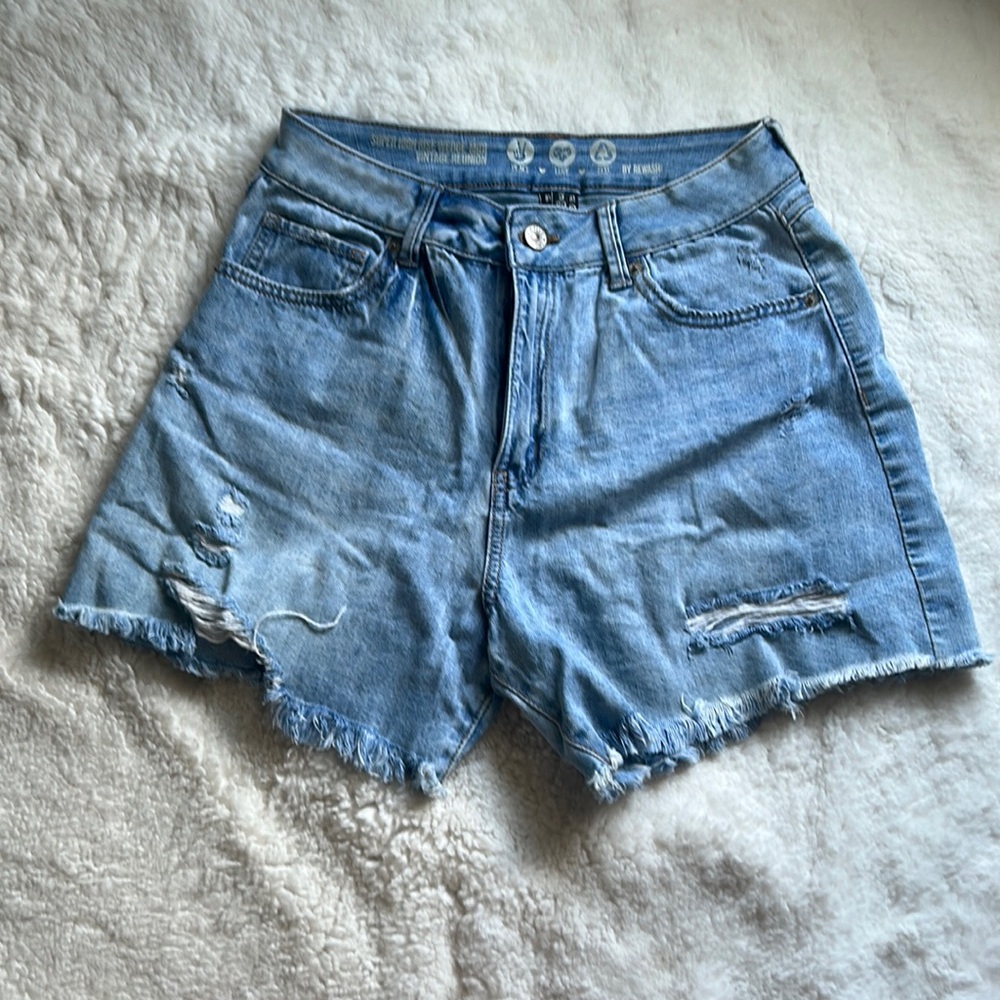 Rewash super high rise jean short, size 9